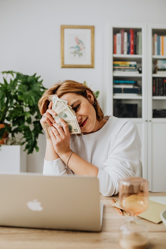 I made $2k in my first-month freelancing: a couple of comments on how I made it work despite being afraid of being a sleazy salesman